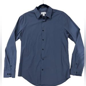 Beautiful Calvin Klein button down shirt slim fit  size medium